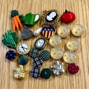Vintage Novelty Pin & Button Lot – 25 Pieces – Sewing, Craft, Americana, Mixed